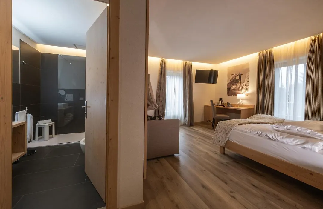 Hotel Canada-1