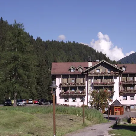 Hotel Canada-2